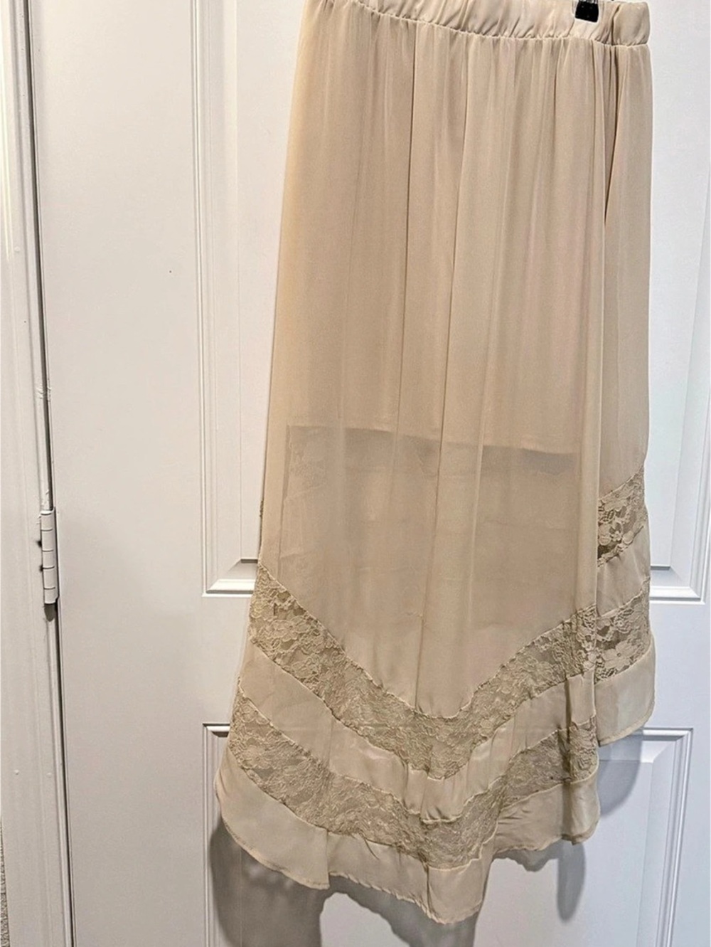 Charlotte Russe Lace Maxi Skirt in Cream Size Large Like New - Picture 2 of 4